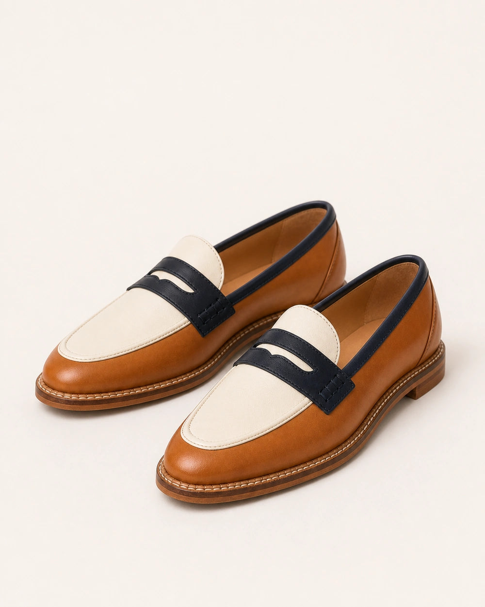 Braun-cremefarbener Damen-Loafer mit runder Spitze — Produktbild 9