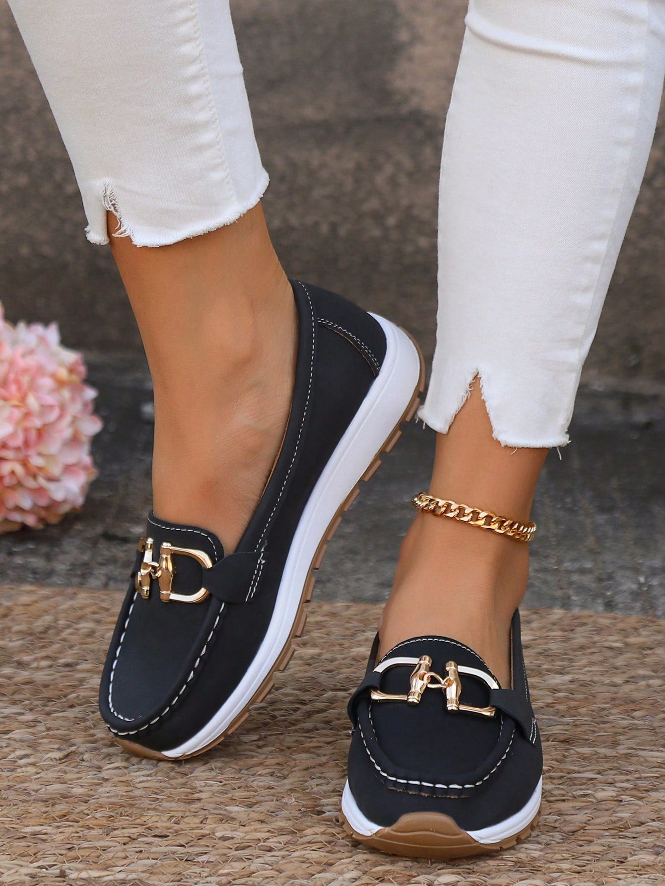 Momount Damen Wildleder-Loafer – goldenes Trensendetail, Plattform, bequemer Slipper