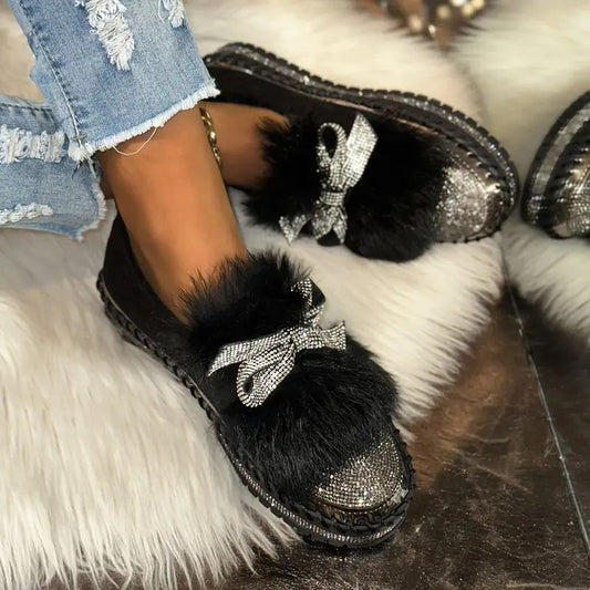 Loafer Damen in Plüschoptik mit Kristallschleife – funkelnder Schuh für besondere Anlässe