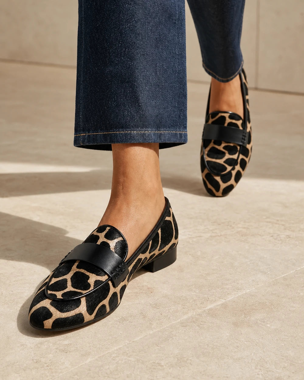 Damen-Loafer im Animal-Look mit schwarzer Einfassung — Produktbild 7