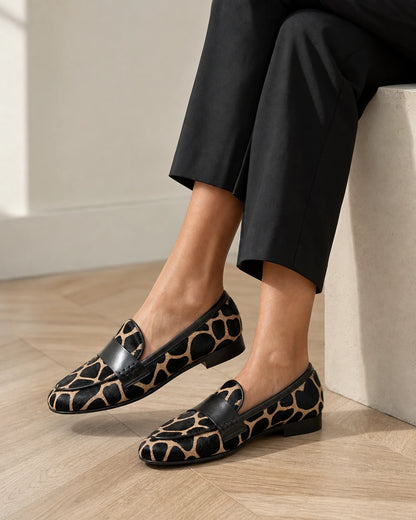 Damen-Loafer im Animal-Look mit schwarzer Einfassung — Produktbild 8