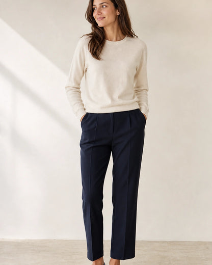 Damen-Loafer mit Doppelspange und sportlicher Sohle — Von einem Model getragen