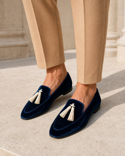 Blauer Damen-Loafer in Samtoptik mit Quasten — Produktbild 2