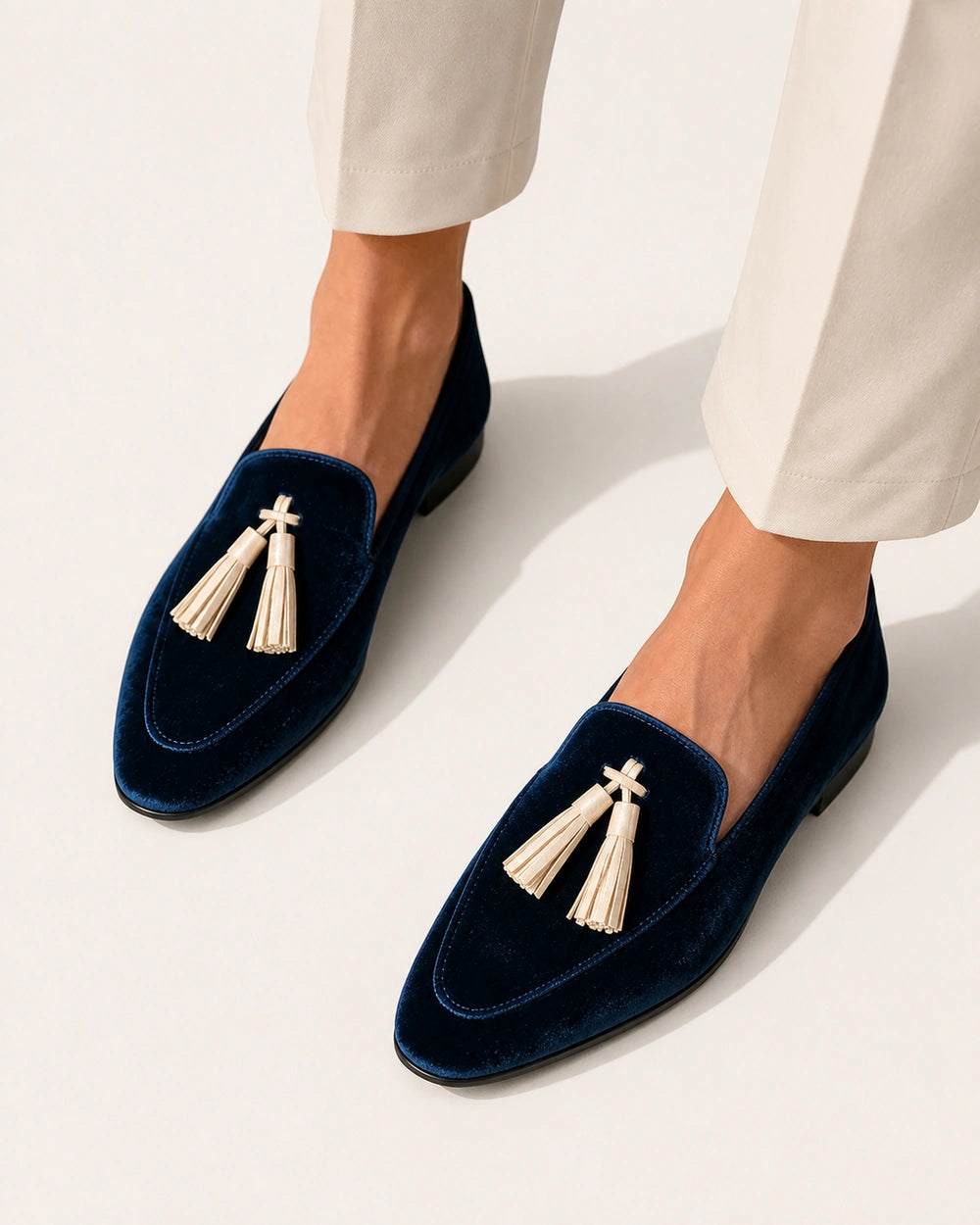 Blauer Damen-Loafer in Samtoptik mit Quasten — Produktbild 5