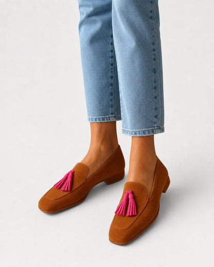 Cognacfarbener Damen-Loafer mit rosa Quasten — Produktbild 2