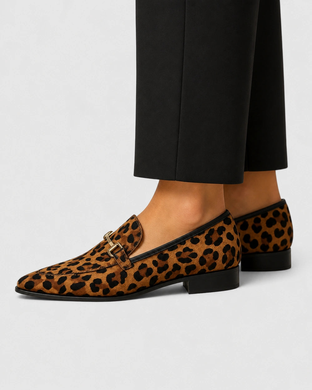 Spitzer Leoparden-Loafer mit Metallspange — Produktbild 4