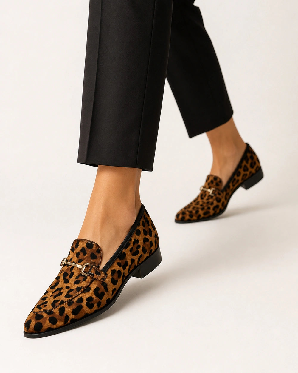 Spitzer Leoparden-Loafer mit Metallspange — Produktbild 7