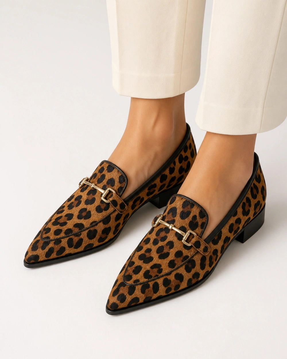 Spitzer Leoparden-Loafer mit Metallspange — Produktbild 8