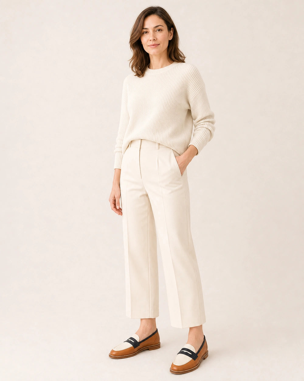 Braun-cremefarbener Damen-Loafer mit runder Spitze — Produktbild 2