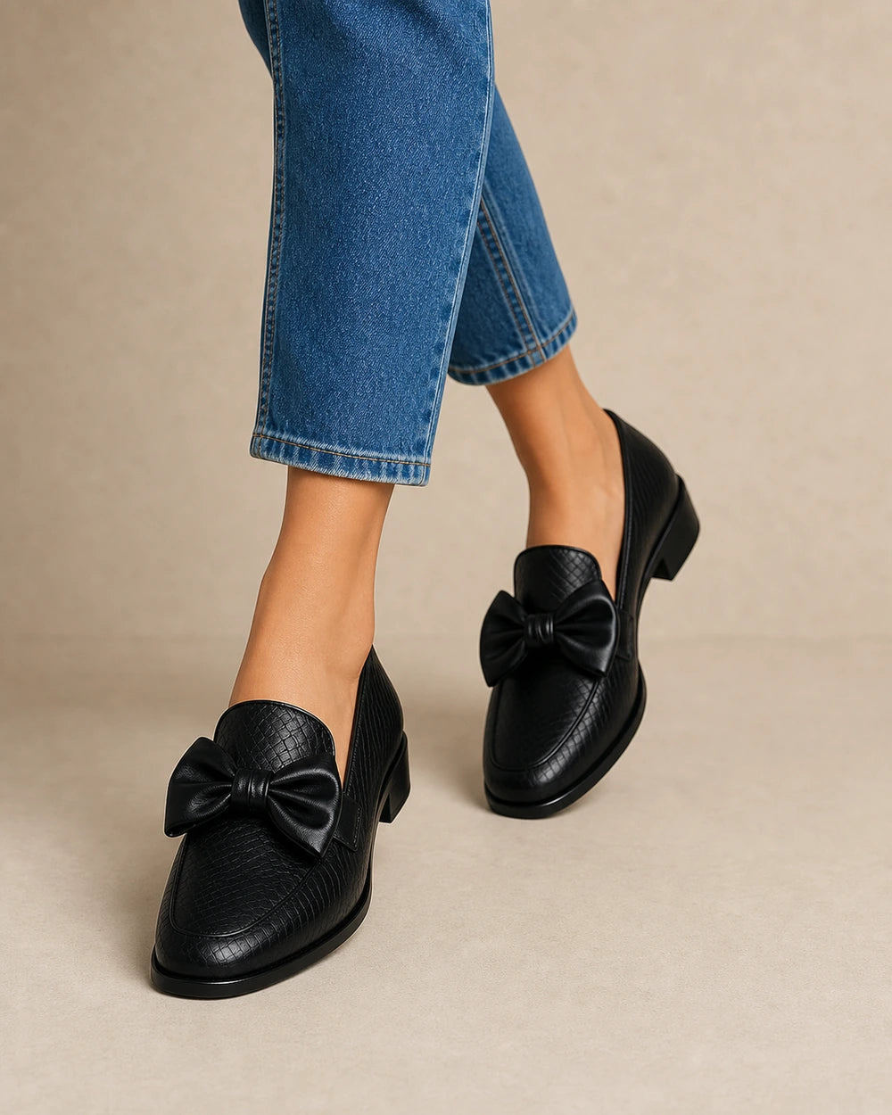 Schwarzer Damen-Loafer mit Schleife und niedrigem Absatz — Produktbild 7