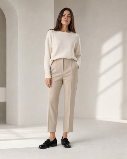 Damen-Loafer mit Lackspitze und Schleife — Von einem Model getragen