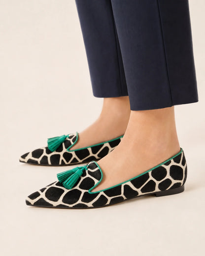 Spitzer Damen-Loafer mit Kuhmuster und Quasten — Produktbild 4