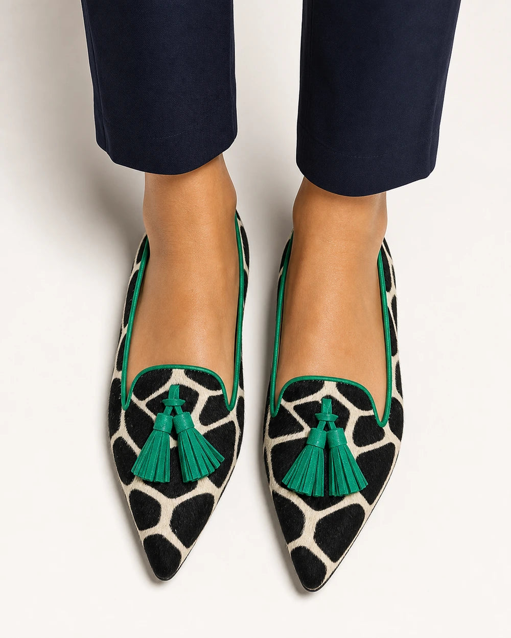 Spitzer Damen-Loafer mit Kuhmuster und Quasten — Produktbild 5