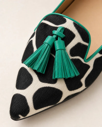 Spitzer Damen-Loafer mit Kuhmuster und Quasten — Produktbild 6