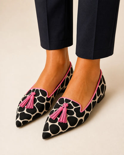 Spitzer Damen-Loafer mit Kuhmuster und Quasten — Produktbild 10
