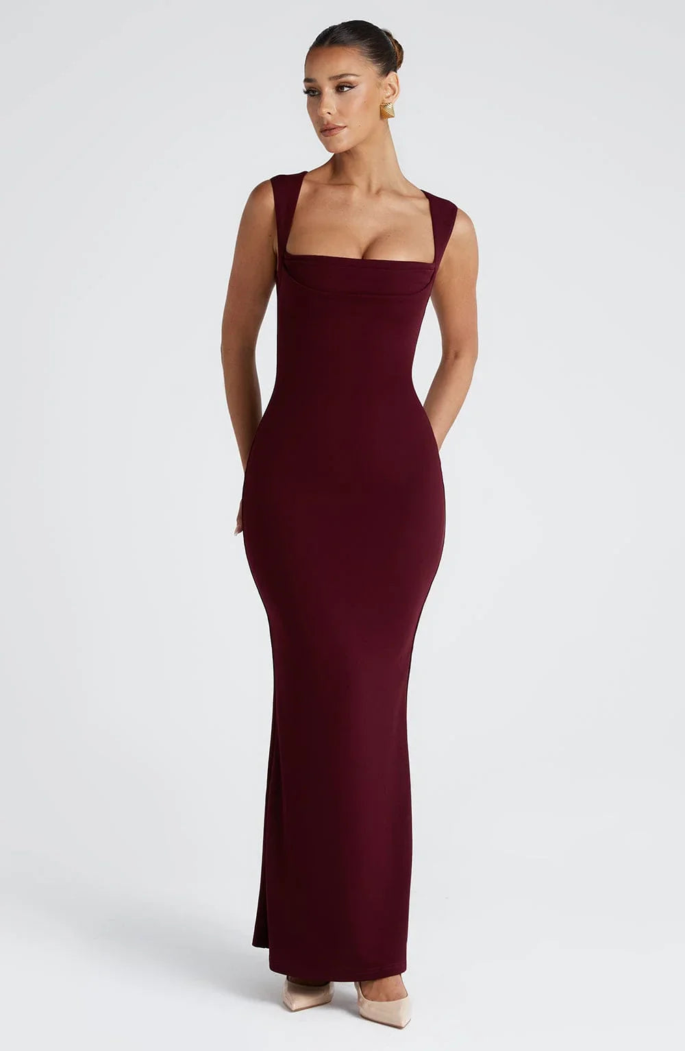 Allegra | Elegantna satenska večernja maxi haljina s halter izrezom i otvorenim leđima