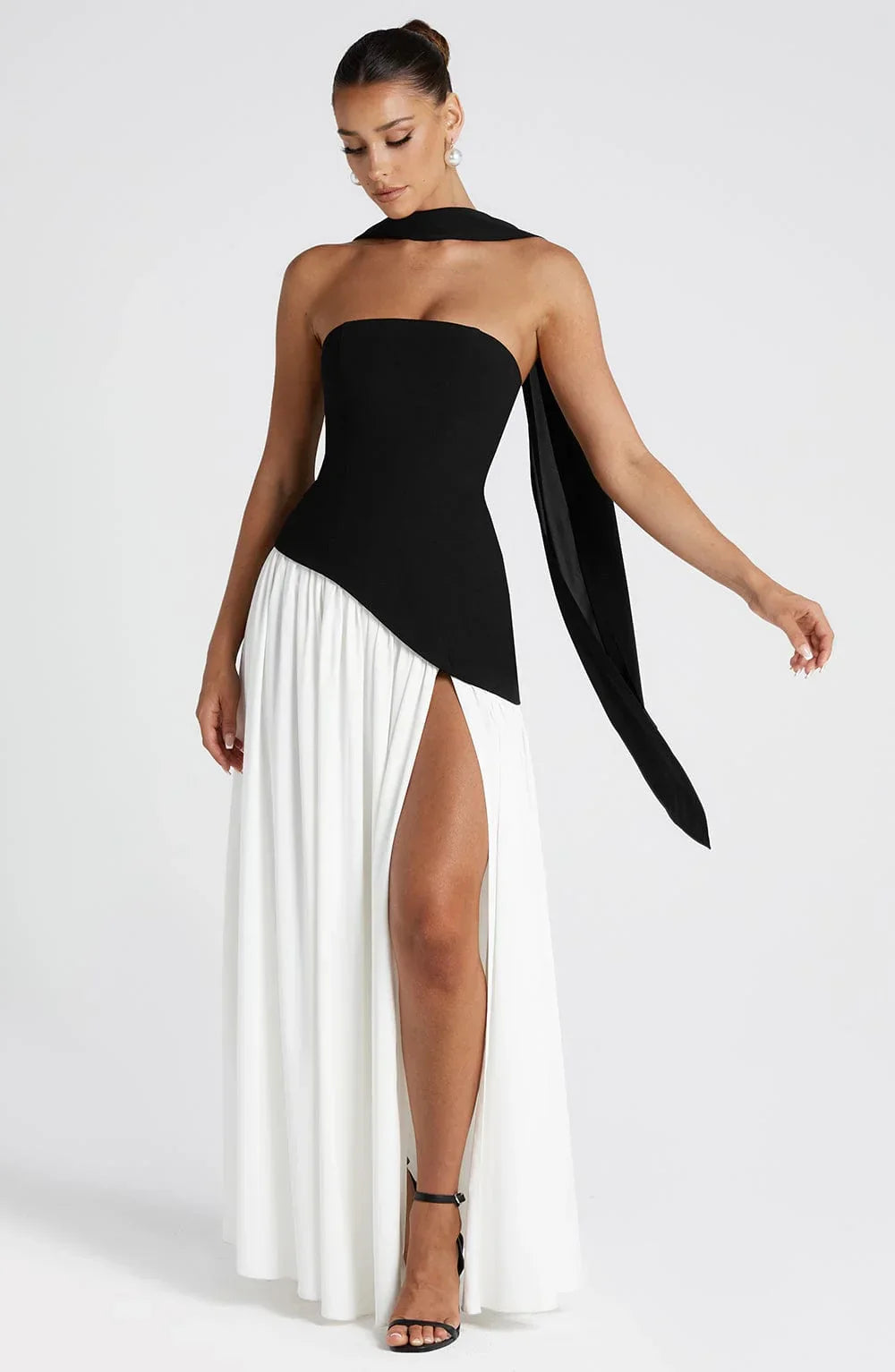 Calista | Elegantes trägerloses Maxikleid mit Korsage, Schal-Detail und Schlitz