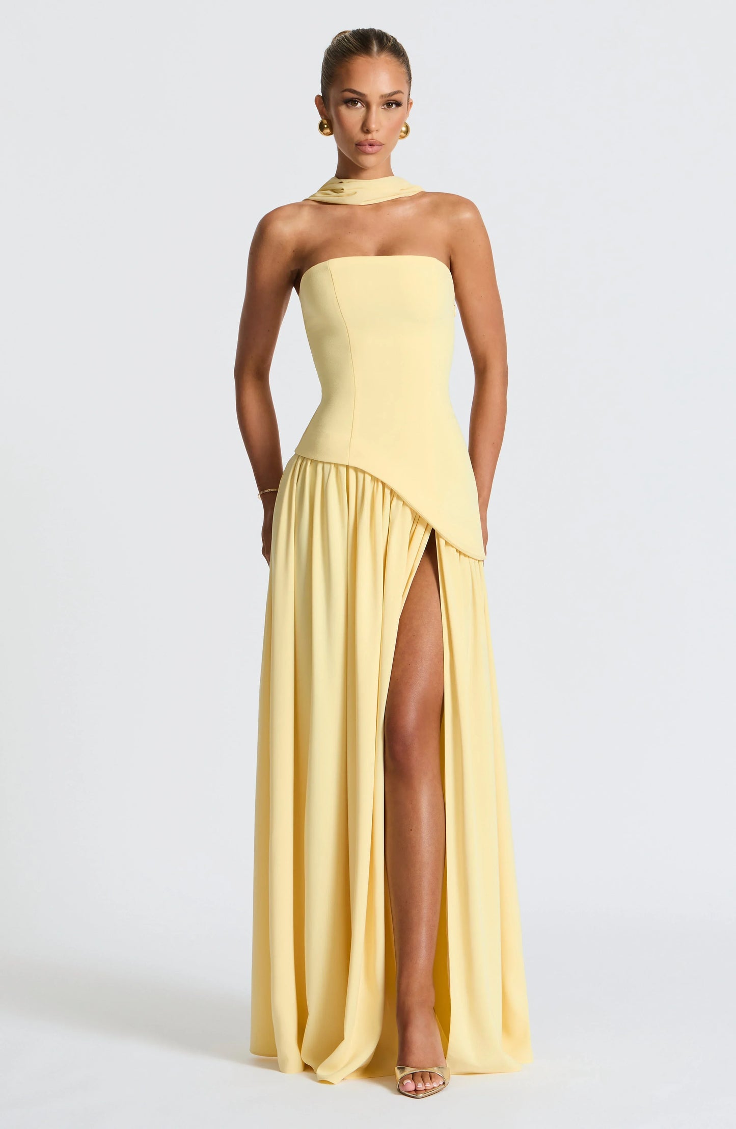 Calista | Elegantes trägerloses Maxikleid mit Korsage, Schal-Detail und Schlitz