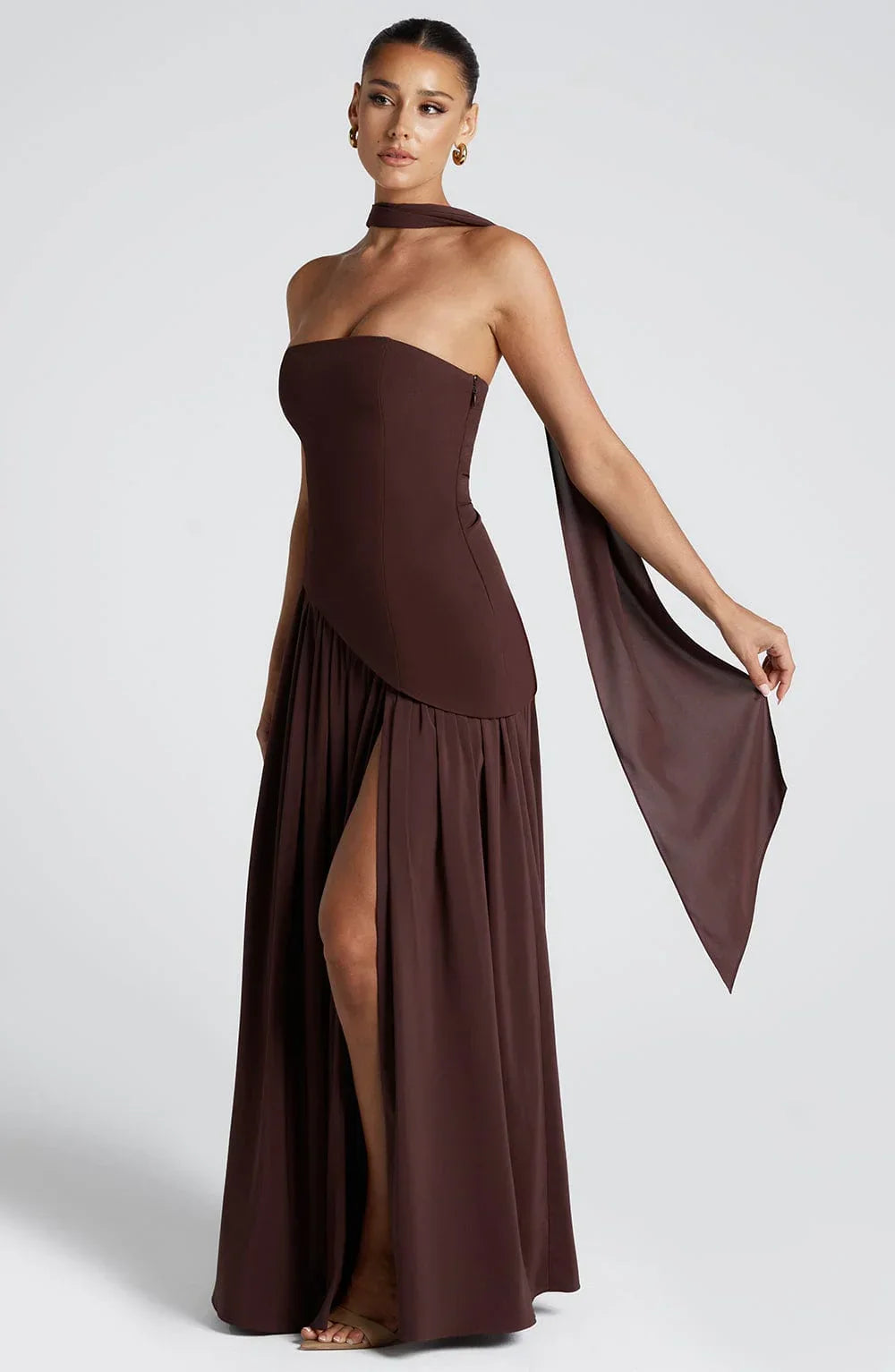 Calista | Elegantes trägerloses Maxikleid mit Korsage, Schal-Detail und Schlitz