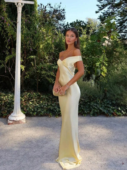 Fiammetta | Elegantna satenska pripijena večernja maxi haljina otvorenih ramena