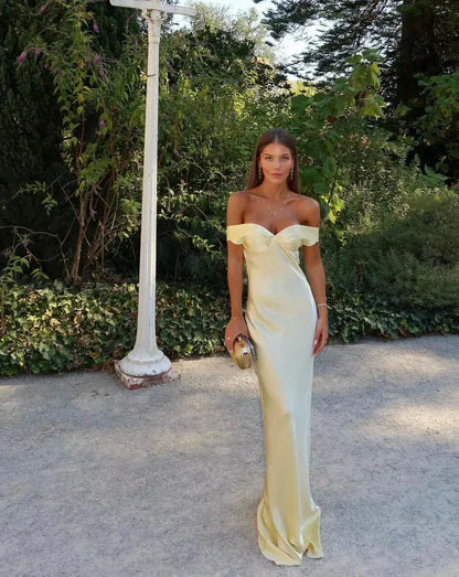 Fiammetta | Elegantna satenska pripijena večernja maxi haljina otvorenih ramena